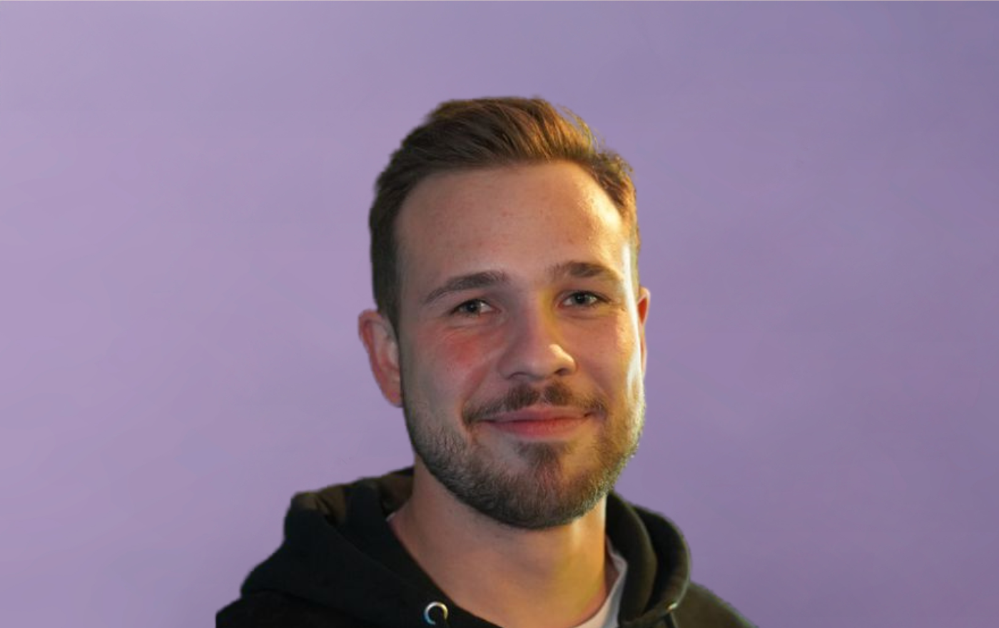 Noah Gillard 1400x880 paars.png