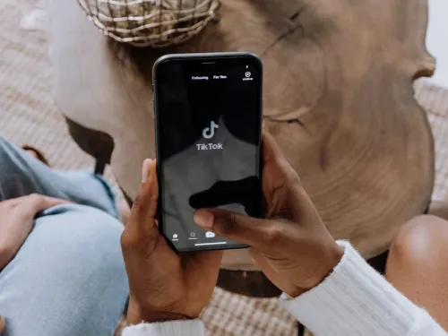 pexels-cottonbrostudie-tiktok
